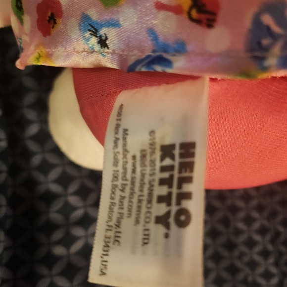 Hello Kitty Easter stuffie - Picture 4 of 4